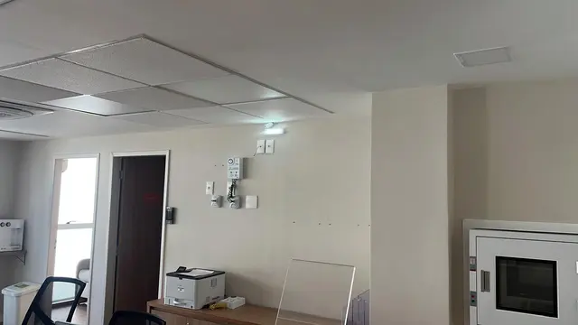 Sala técnica organizada após manutenção