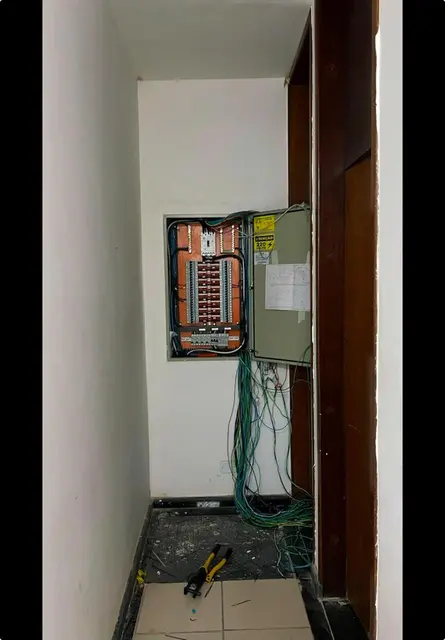 Novo quadro de distribuição instalado e identificado