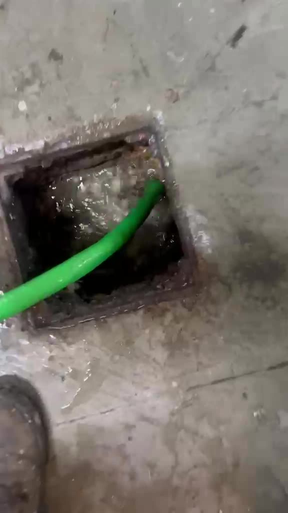 Desentupimento e limpeza de caixa de passagem